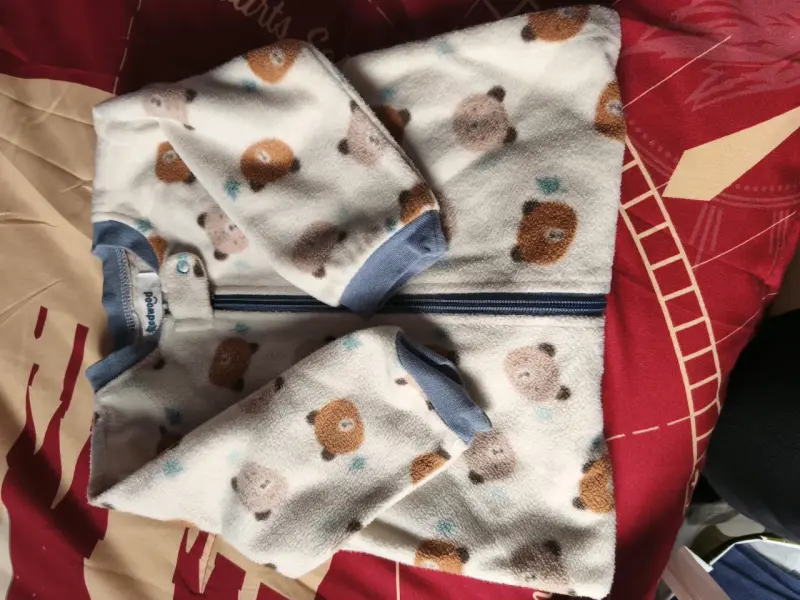 Pijama enterito con diseño de osos - 2