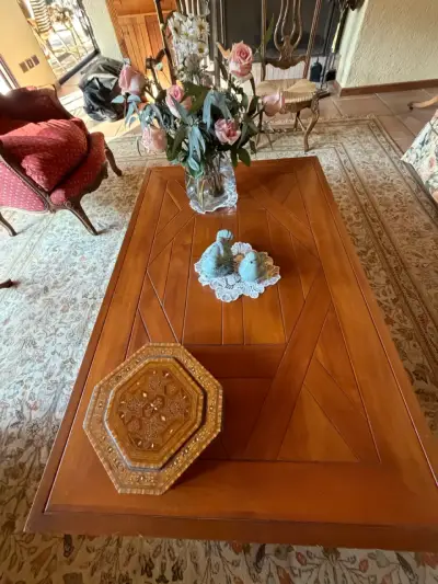 Mesa de centro de madera elegante - miniatura 1