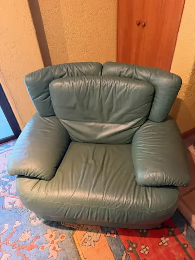 Sofá de cuero verde - miniatura 3