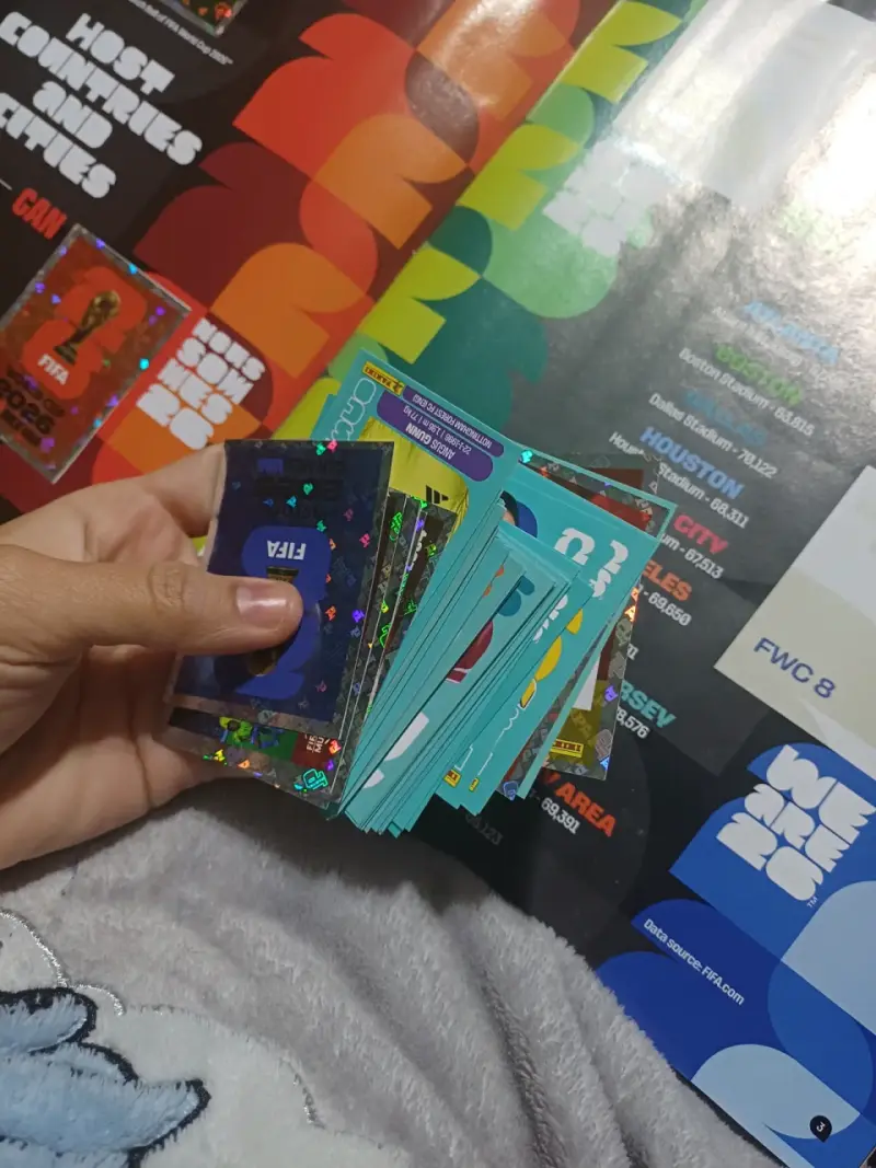Set de láminas coleccionables FIFA