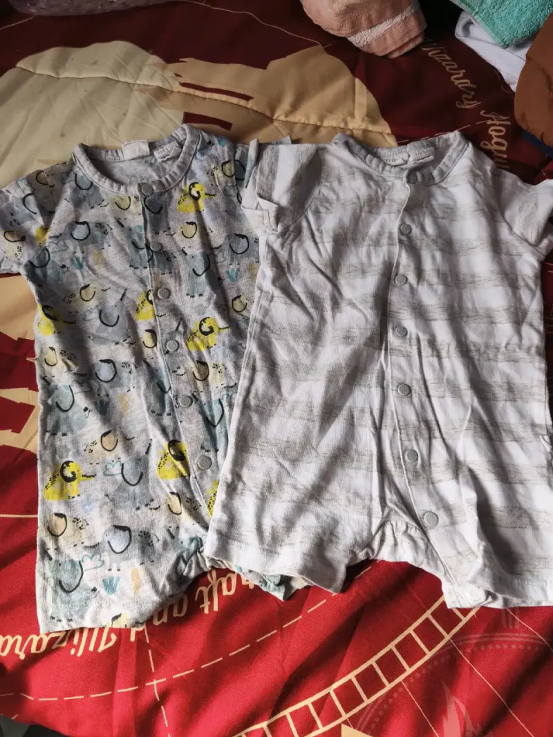 Enteritos bebés estampados y rayados