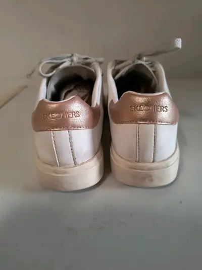 Zapatillas Skechers blancas y doradas - miniatura 1