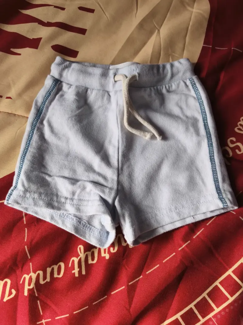 Shorts deportivos celestes
