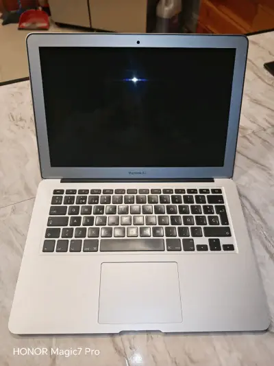 MacBook Air usado en buen estado - miniatura 3