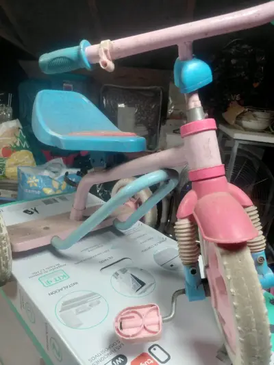 Triciclo infantil rosa y azul - miniatura 1
