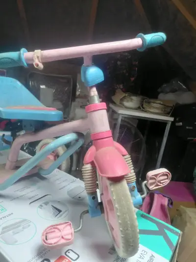 Triciclo infantil rosa y azul - miniatura 2