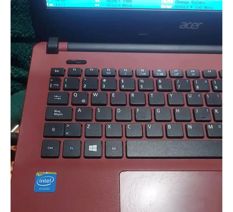 Laptop Acer ES1-431 roja - 2