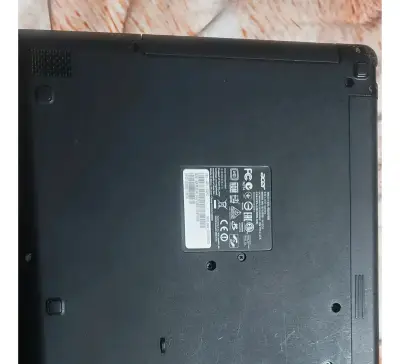 Laptop Acer ES1-431 roja - miniatura 6