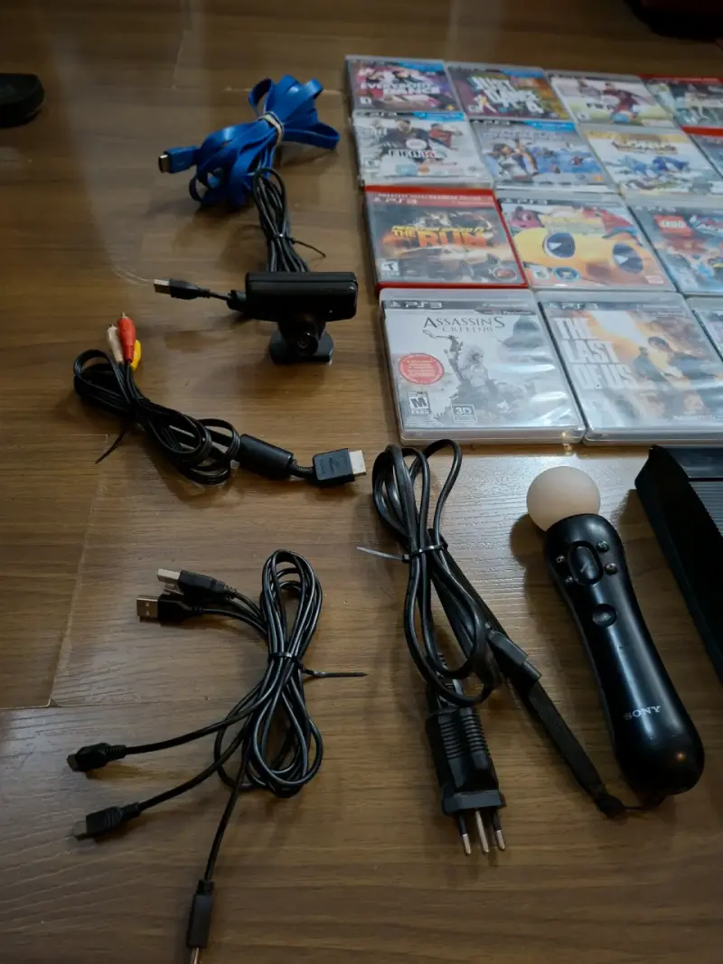 Consola PS3 con juegos y mandos - 4