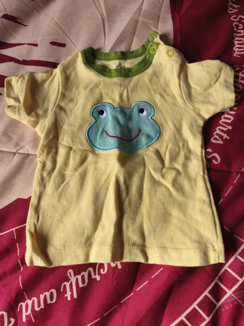 Polera bebé amarilla rana