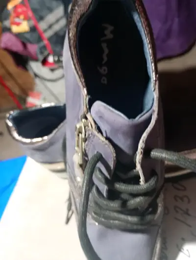 Zapatos con diseño y detalles dorados, mingo - miniatura 3