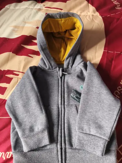 Polerón buzocon capucha estampado gris - miniatura 2