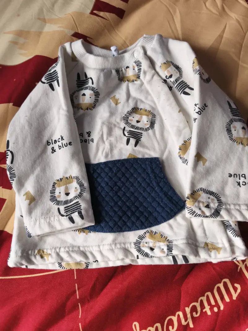 Polerón infantil con estampado de león