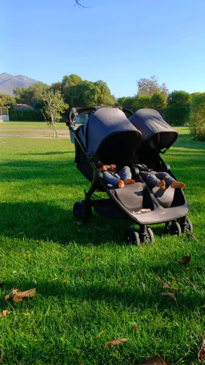 Coche Britax doble color gris. Impecable! - miniatura 1