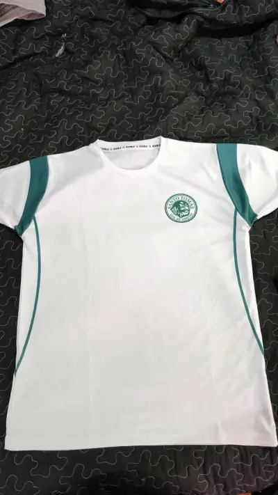 Polera deportiva blanca y verde - miniatura 1