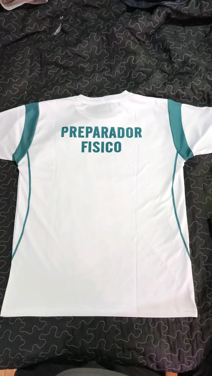 Polera deportiva blanca y verde - 2