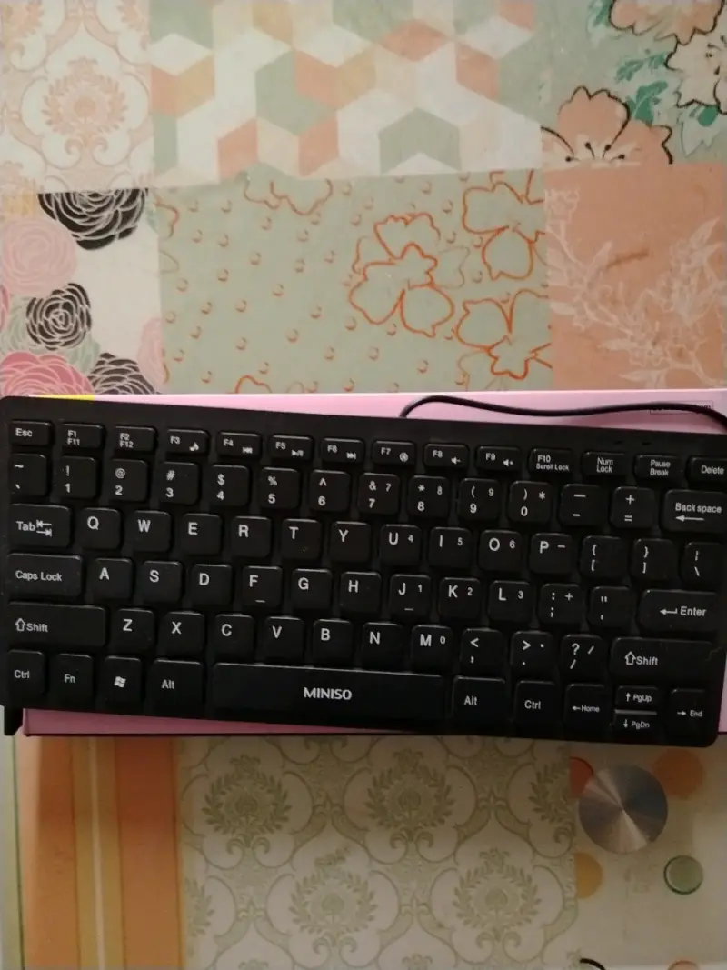 Teclado Mini con Cable Miniso - 2
