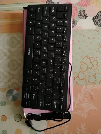 Teclado Mini con Cable Miniso - miniatura 3