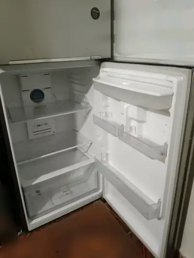 Refrigerador con dispensador de agua - miniatura 2