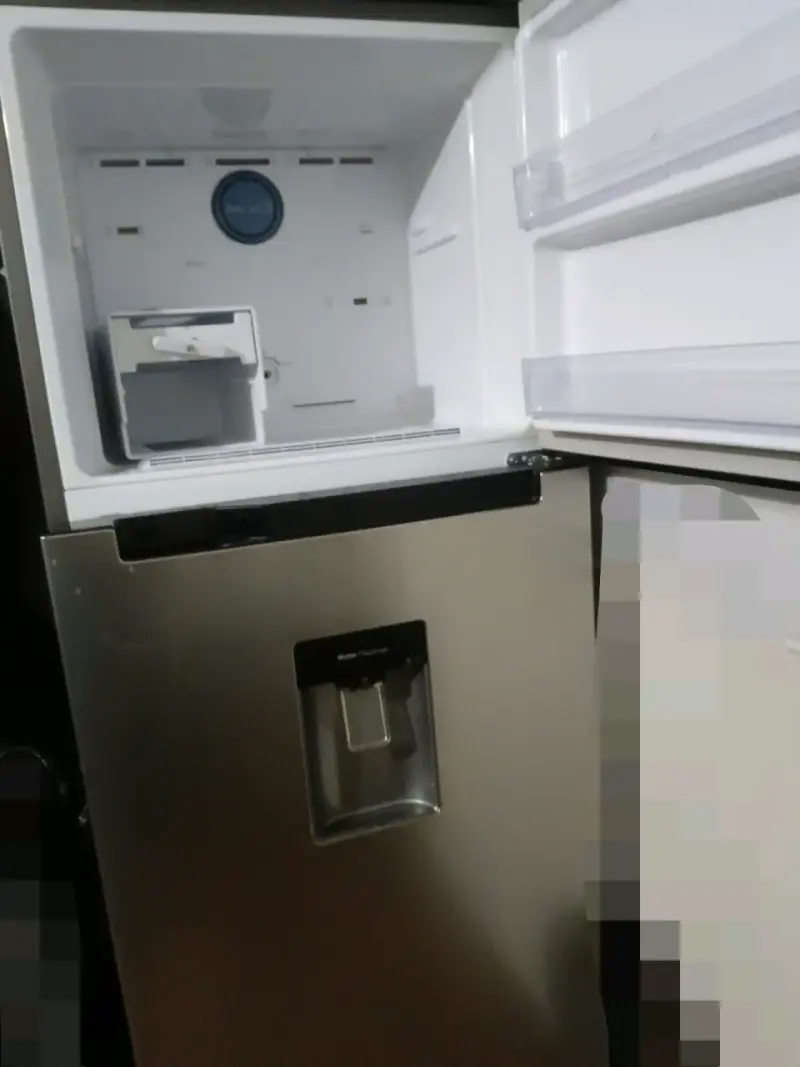 Refrigerador con dispensador de agua - 4
