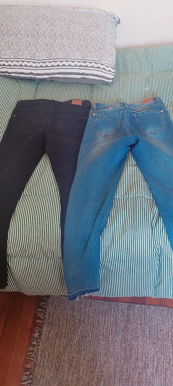 Jeans azules y negros - 1