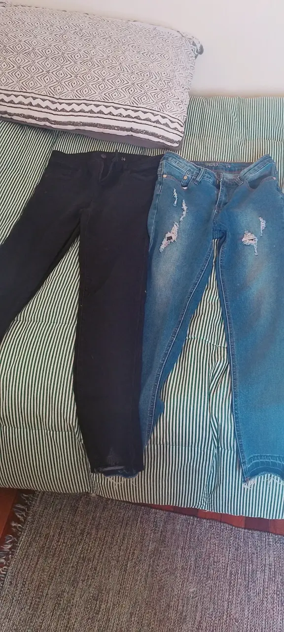 Jeans azules y negros - 2