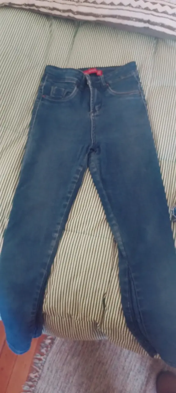 Jeans azules y negros - 3