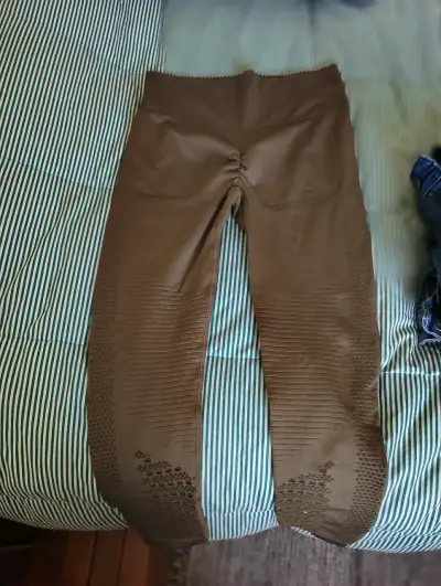 Jeans azules y negros - miniatura 4
