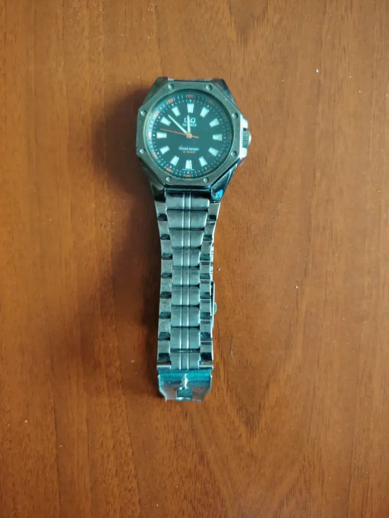 Reloj de pulsera metálico negro - 1