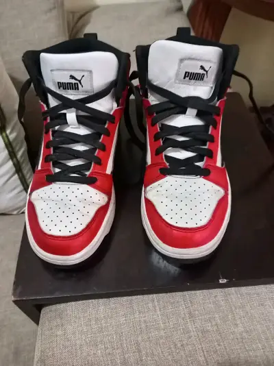Zapatillas Puma rojas y blancas - miniatura 1