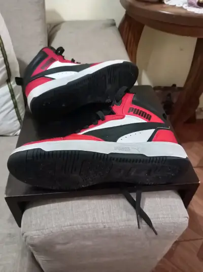 Zapatillas Puma rojas y blancas - miniatura 3