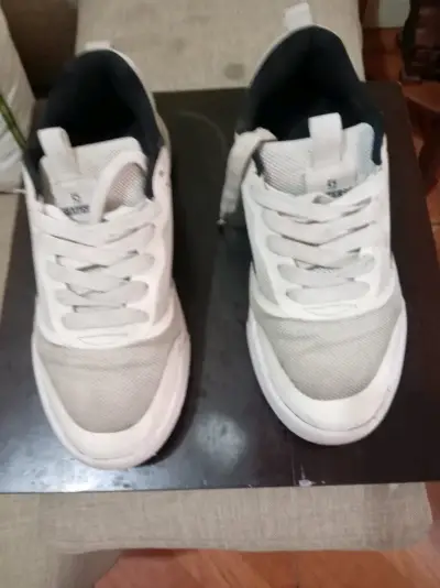 Zapatillas deportivas blancas - miniatura 1