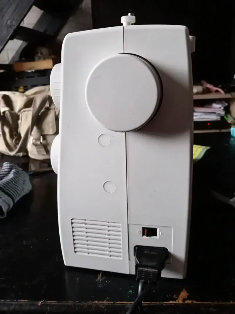 Máquina de coser Merritt ME9500 - 4