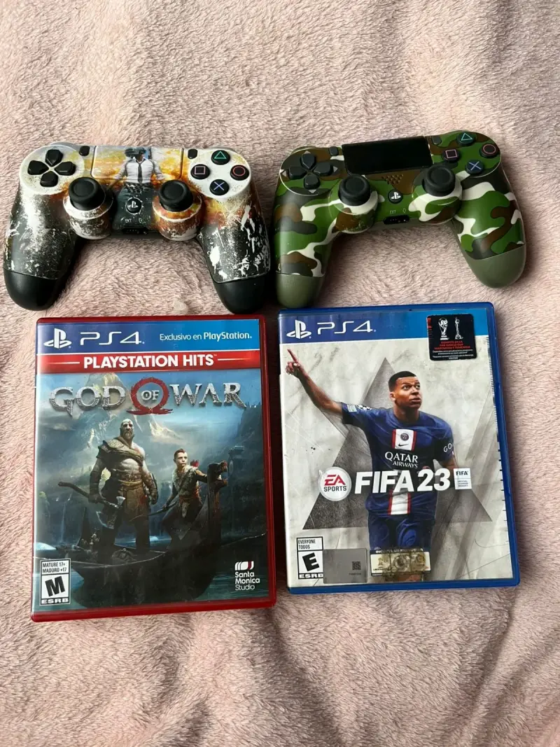 Consola PS4 con control y juegos - 2