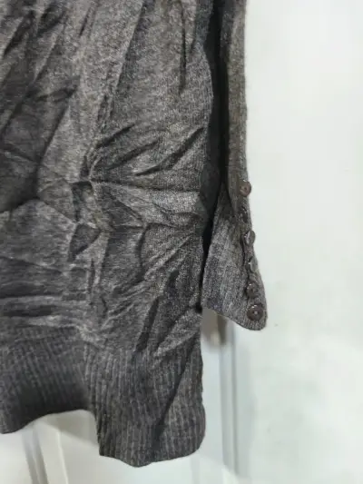Suéter gris cuello alto - miniatura 3