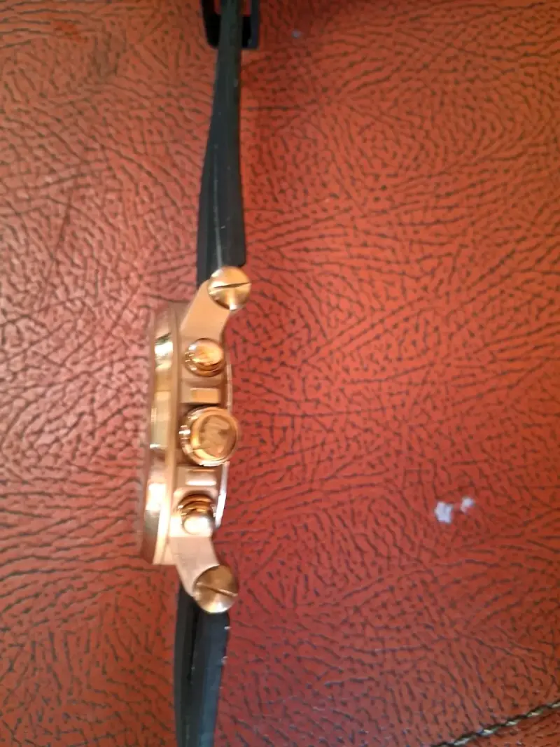 Reloj Michael Kors negro y dorado - 4