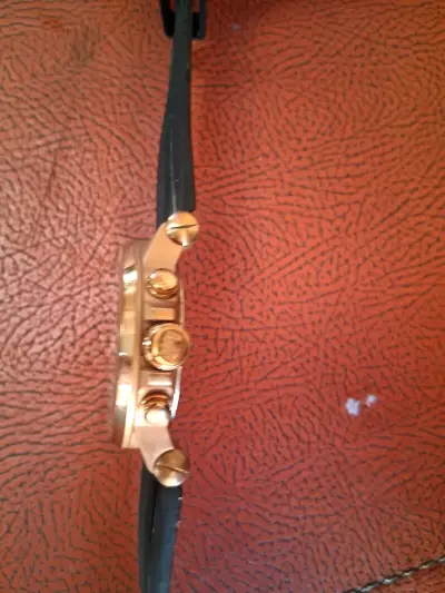 Reloj Michael Kors negro y dorado - miniatura 4