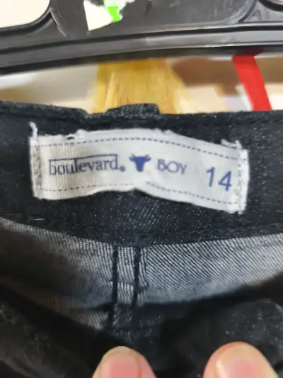 Jeans negros clásicos de niño - miniatura 2