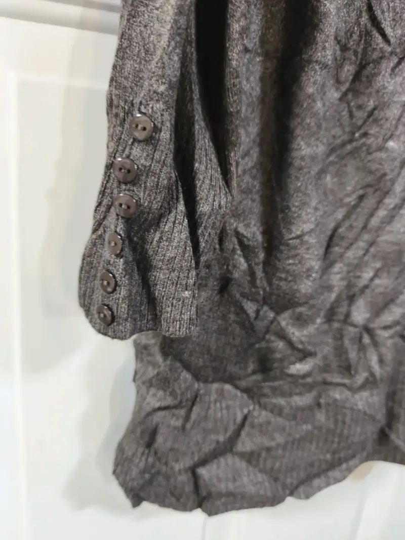 Suéter gris de cuello vuelto - 2