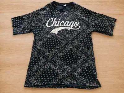 Polera estampada Chicago negra - miniatura 1