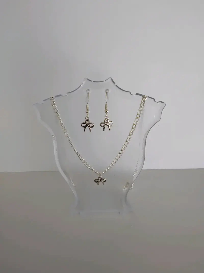 Set de collar y aros plateados