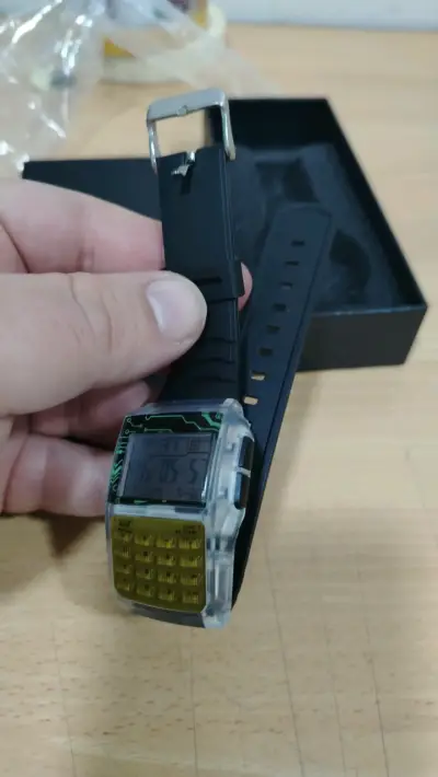 Reloj digital con calculadora - miniatura 3