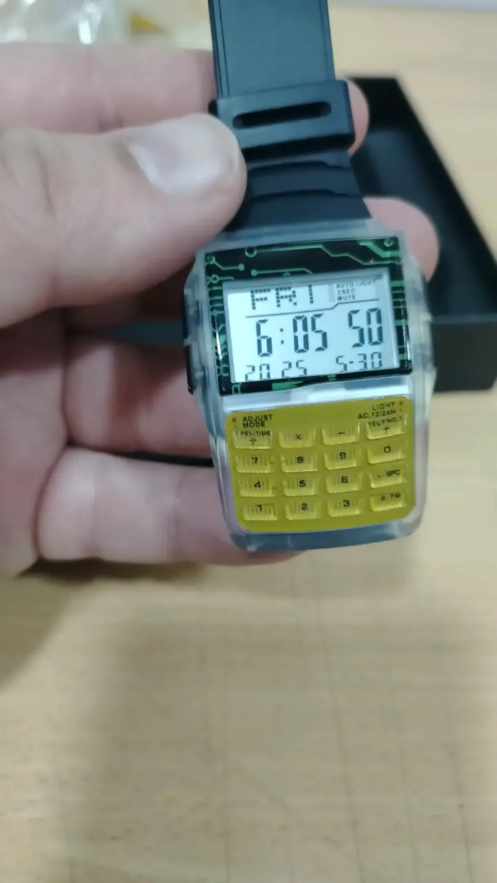 Reloj digital con calculadora - 4