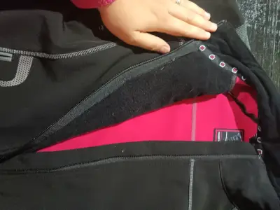 Chaqueta softshell negra con rosa - miniatura 1