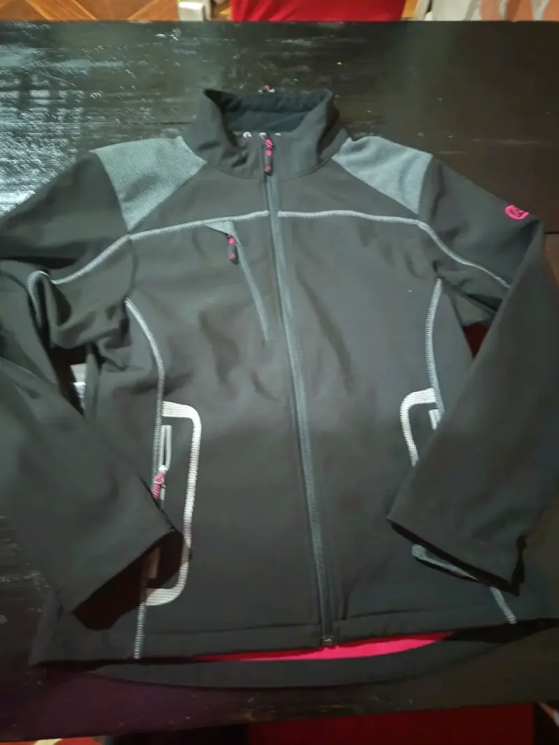 Chaqueta softshell negra con rosa - 3