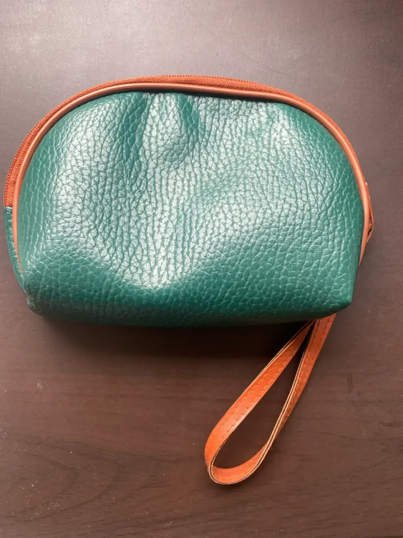 Estuche de cuero verde