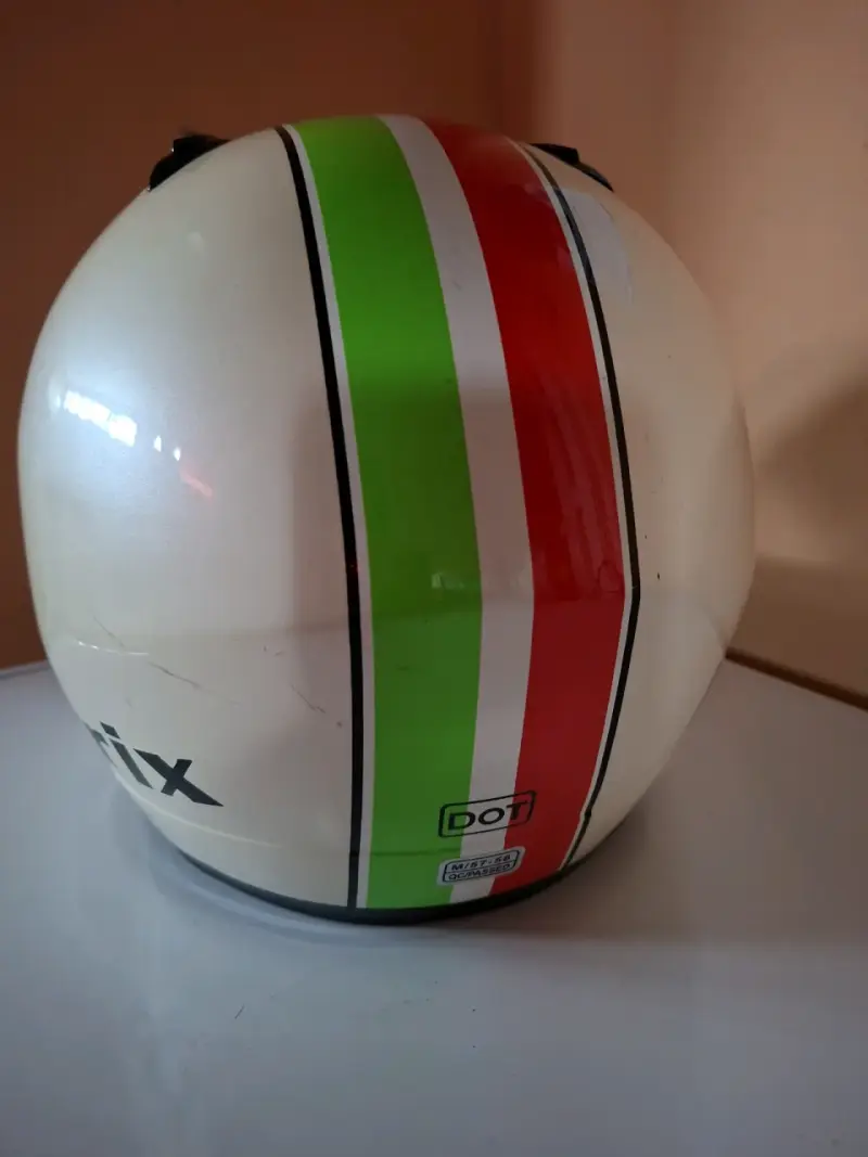Casco de moto con diseño italiano - 4