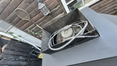 Campana con extractor de humo para parrilla - miniatura 3