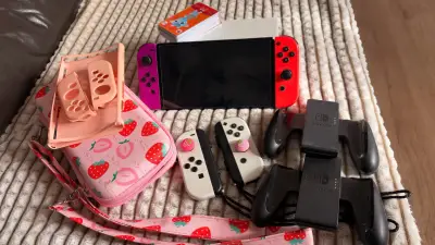 Nintendo Switch con accesorios - miniatura 1