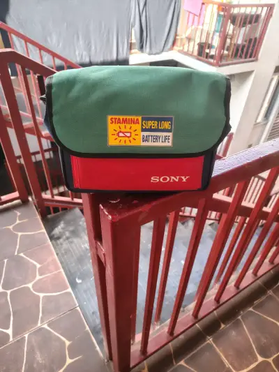 Bolso Sony Stamina verde y rojo retro de los 90 - miniatura 1